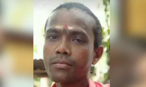 തെയ്യം കലാകാരൻ ദുരൂഹ സാഹചര്യത്തിൽ മരിച്ച നിലയിൽ; മൃതദേഹത്തിൽ പരിക്ക്, സമീപം രക്തക്കറ