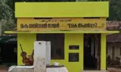 നേമത്ത് ബി.ജെ.പി പ്രവർത്തകർ കാവിവൽക്കരിച്ച അംഗൻവാടിക്ക് പുതുനിറം