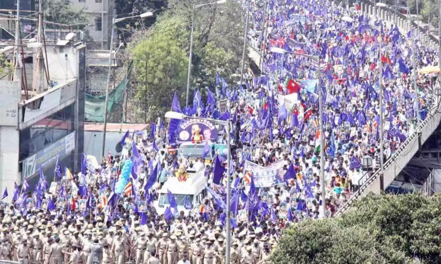 അംബേദ്​കറെ അപമാനിച്ച സംഭവം: ദ​ലി​ത്​ പ്ര​തി​ഷേ​ധ​ത്തി​ൽ ബം​ഗ​ളൂ​രു സ്​​തം​ഭി​ച്ചു