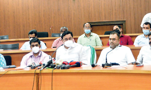 Swaraj Trophy Mahatma Prizes Distributed by the Minister