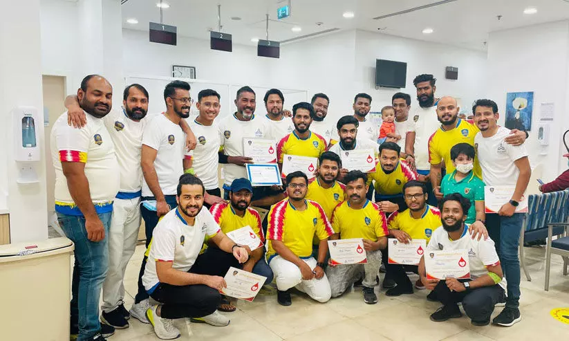 രക്തം നൽകി മഞ്ഞപ്പട