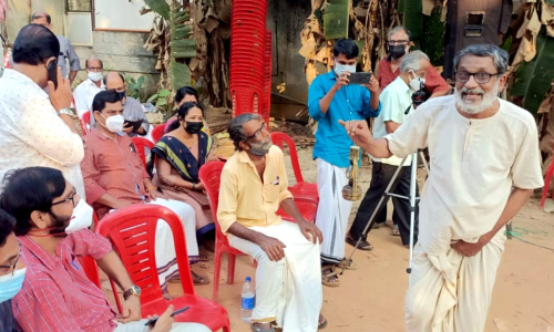 സുവീരനും അമൃതയ്ക്കും നേരെ ആക്രമണം; പ്രതിഷേധ സദസിൽ ശ്രദ്ധേയമായി നാടക അവതരണം