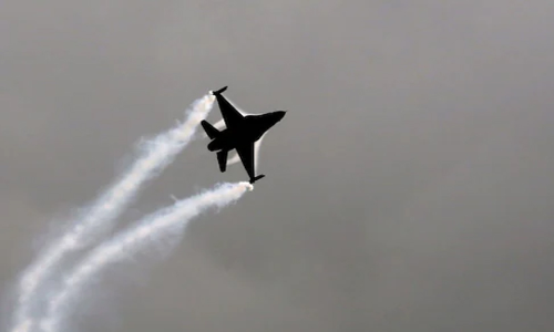 ഇ​റാ​നി​ൽ യു​ദ്ധ​വി​മാ​നം ത​ക​ർ​ന്ന് മൂ​ന്നു മ​ര​ണം