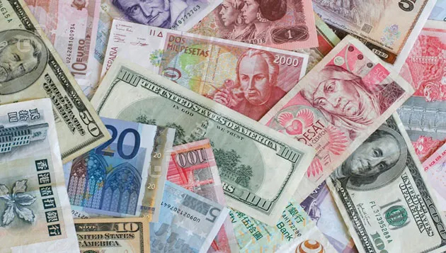 യാത്രക്കാരനിൽനിന്ന് കറൻസി പിടിച്ചെടുത്തു യാത്രക്കാരനിൽനിന്ന് കറൻസി പിടിച്ചെടുത്തു