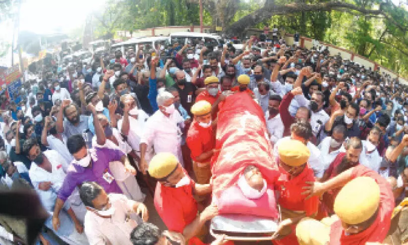 നാ​ടി​നെ ന​ടു​ക്കി വീ​ണ്ടു​ം അ​റു​കൊ​ല; സ്കൂ​ൾ പൂ​ർ​ണ​തോ​തി​ൽ തു​റ​ന്ന ദി​നം ഹ​ർ​ത്താ​ൽ
