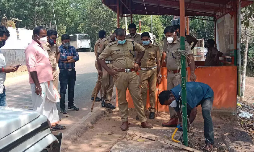 കാര്യറയിലെ രാഷ്ട്രീയപാര്‍ട്ടികളുടെ കൊടിമരങ്ങള്‍ നീക്കി