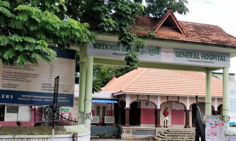 ജനറൽ ആശുപത്രിയിൽ കൗണ്ടറുകളിലൊന്ന് പ്രവർത്തിച്ചില്ല; ജീവനക്കാരിക്കെതിരെ നടപടി ജനറൽ ആശുപത്രിയിൽ കൗണ്ടറുകളിലൊന്ന് പ്രവർത്തിച്ചില്ല; ജീവനക്കാരിക്കെതിരെ നടപടി