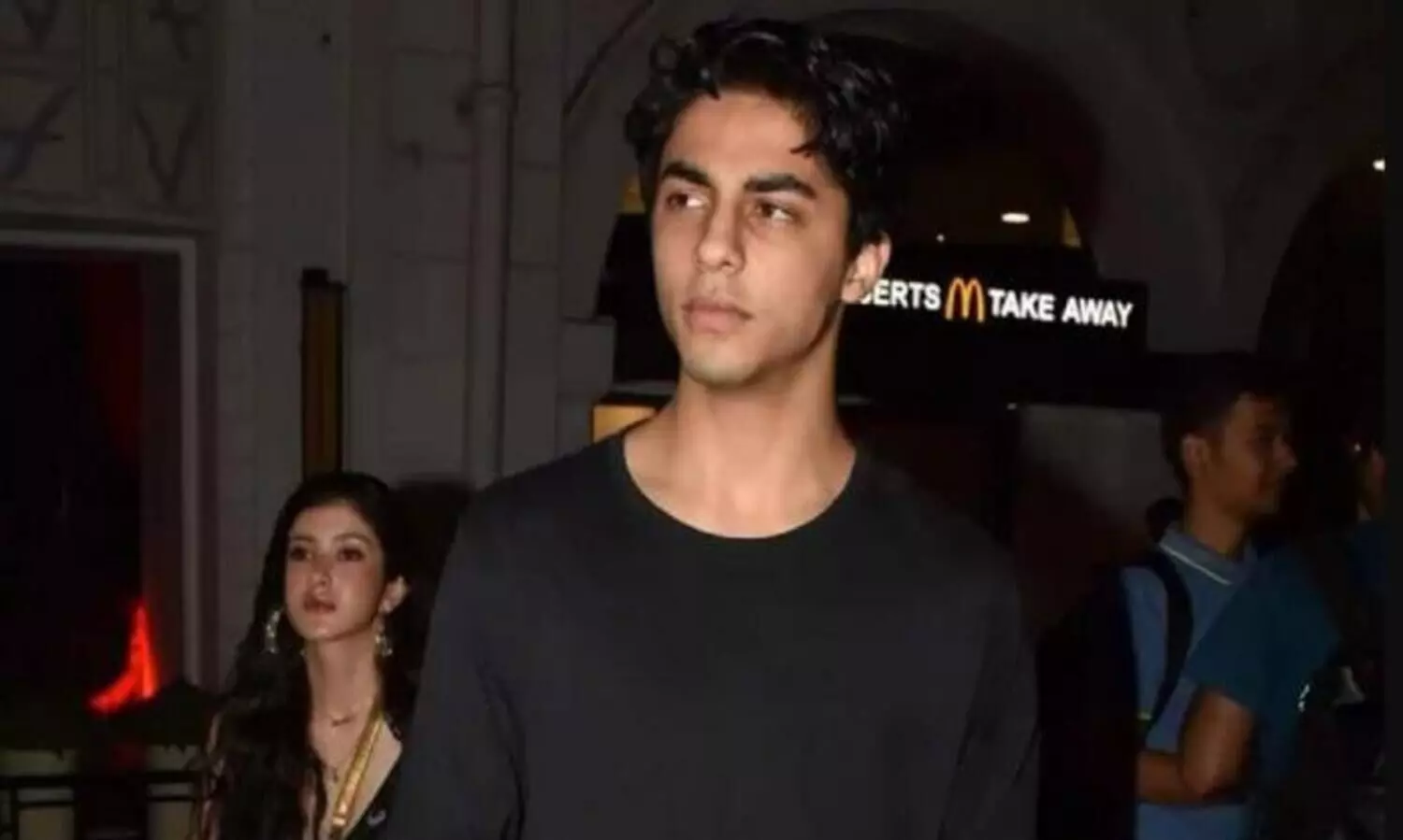 എഴുത്തുകാരനായി ഷാരൂഖിന്റെ മകൻ ആര്യൻ ഖാൻ; ഒരുങ്ങുന്നത് വെബ് സീരീസും ഫീച്ചർ ഫിലിമും