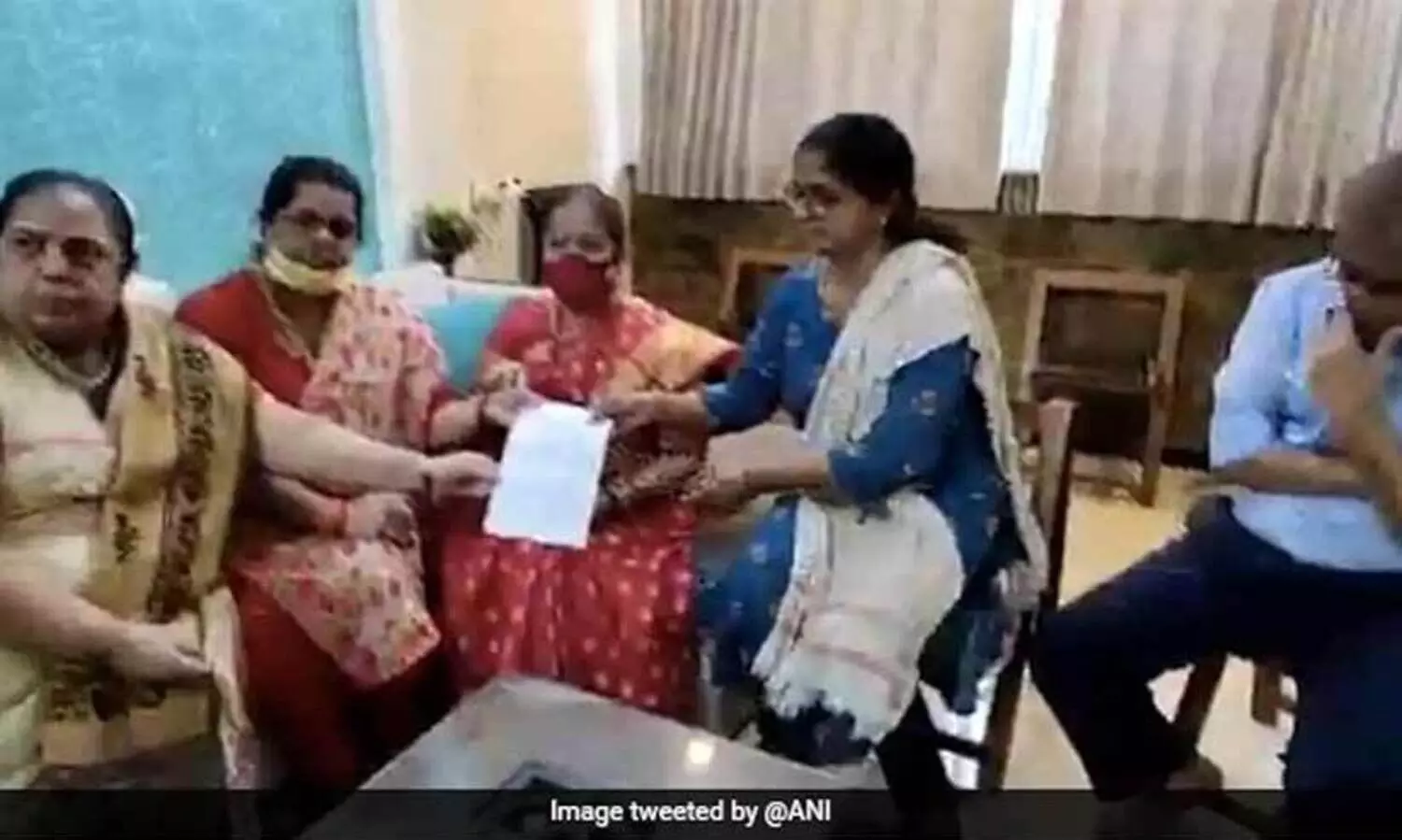 രാഷ്ട്രീയക്കാർ തങ്ങളെ വെറുതെ വിടണമെന്ന് സുശാന്ത് സിങ് രാജ്പുതിന്‍റെ മുൻ മാനേജരുടെ കുടുംബം