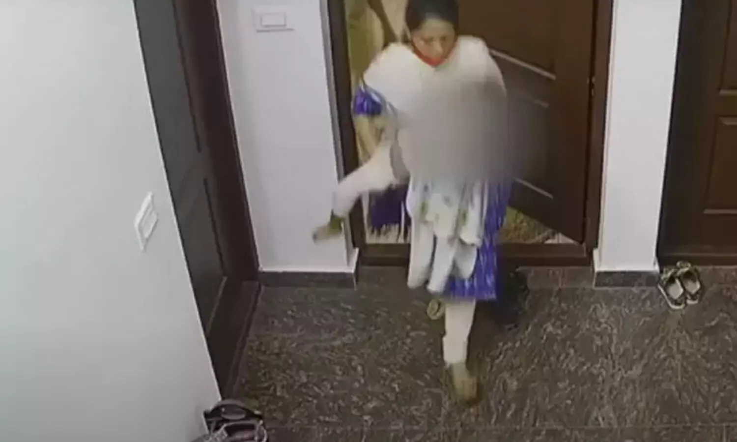 മൂന്നു വയസ്സുകാരിക്ക് ക്രൂര മർദനം: ദേഹത്ത് ചിപ്പ്, അമാനുഷിക ശക്തി; വിചിത്ര വാദങ്ങൾ ആവർത്തിച്ച് അമ്മ