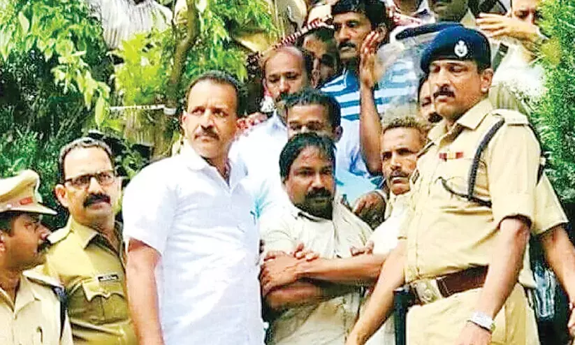 അറുകൊലക്ക് തൂക്കുകയർ; ആ ഉമ്മയുടെ പ്രാർഥന കേട്ടു അറുകൊലക്ക് തൂക്കുകയർ; ആ ഉമ്മയുടെ പ്രാർഥന കേട്ടു