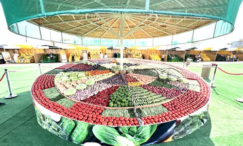 സൂ​ഖി​ൽ പ​ഴം പ​ച്ച​ക്ക​റി മേ​ള