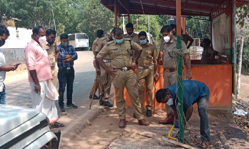 കാര്യറയിലെ രാഷ്ട്രീയപാര്‍ട്ടികളുടെ കൊടിമരങ്ങള്‍ നീക്കി