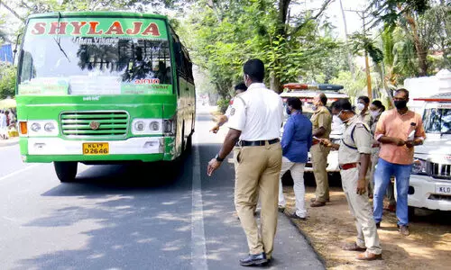 33 സ്വകാര്യ ബസുകൾക്കെതിരെ നടപടി 33 സ്വകാര്യ ബസുകൾക്കെതിരെ നടപടി