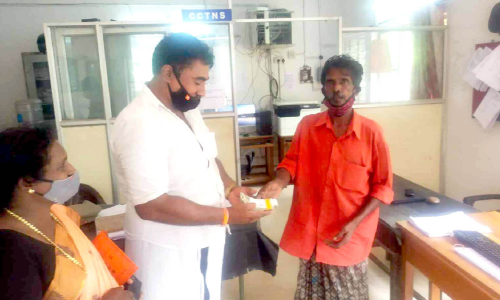 കളഞ്ഞുകിട്ടിയ പണം തിരികെ നൽകി