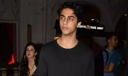 എഴുത്തുകാരനായി ഷാരൂഖിന്റെ മകൻ ആര്യൻ ഖാൻ; ഒരുങ്ങുന്നത് വെബ് സീരീസും ഫീച്ചർ ഫിലിമും