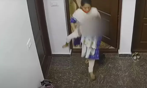 മൂന്നു വയസ്സുകാരിക്ക് ക്രൂര മർദനം: ദേഹത്ത് ചിപ്പ്, അമാനുഷിക ശക്തി; വിചിത്ര വാദങ്ങൾ ആവർത്തിച്ച് അമ്മ