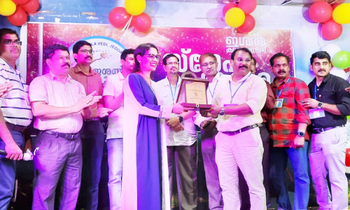 ജി​ദ്ദ ഇ​ശ​ൽ ക​ലാ​വേ​ദി ഡോ. ​വി​നീ​ത പി​ള്ള​യെ ആ​ദ​രി​ച്ചു
