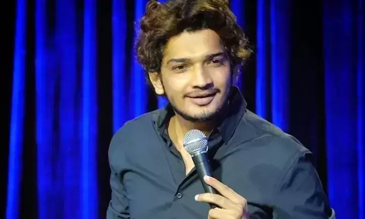 വിവാദകാലത്തെ കുറിച്ച് റിയാലിറ്റി ഷോയിൽ തുറന്നുപറഞ്ഞ് മുനവ്വർ ഫാറൂഖി വിവാദകാലത്തെ കുറിച്ച് റിയാലിറ്റി ഷോയിൽ തുറന്നുപറഞ്ഞ് മുനവ്വർ ഫാറൂഖി