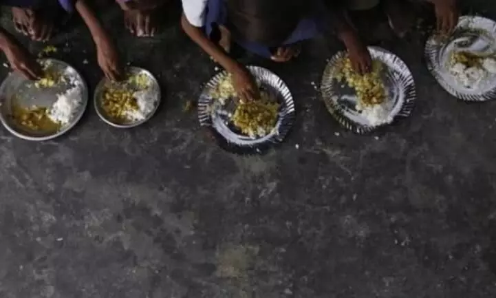 ആന്ധ്രയിലെ ഹോസ്റ്റൽ ഭക്ഷണം കഴിച്ച് 30 പെൺകുട്ടികൾക്ക് ഭക്ഷ്യവിഷബാധ