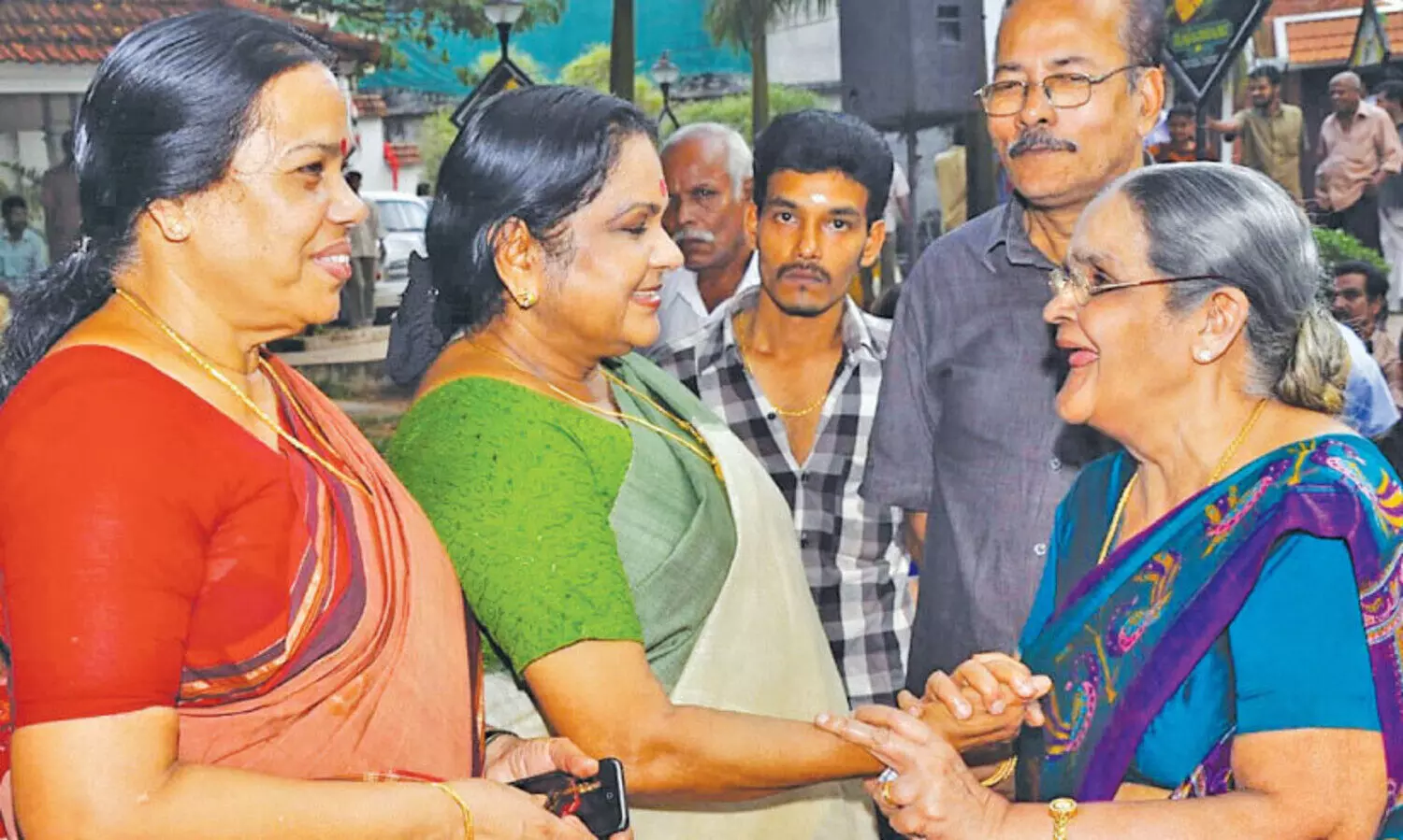 കെ.പി.എ.സി ലളിത  ഓർത്തെടുത്തു; മൗനം   തളംകെട്ടിയ ആ നാടകവണ്ടിയെ