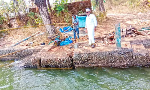 ക​ല്ലൂ​രി​ക്ക​ട​വ് ബോ​ട്ടു​ജെ​ട്ടി ശോച്യാവസ്ഥയിൽ; ബോ​ട്ട്​ നി​ർ​ത്താ​ത്ത​തിൽ ദു​രി​ത​ം