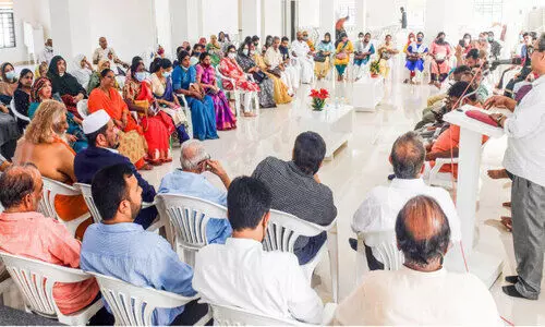 പള്ളിയിലെ നമസ്​കാരം കണ്ടും​ സ്​നേഹവിരുന്നിൽ പ​ങ്കെടുത്തും​ വയനാട്​ സംഘം എറണാകുളത്ത്​