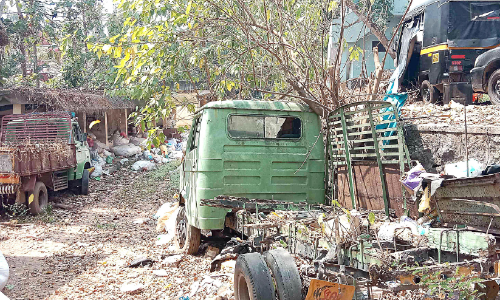 പൊലീസ് പിടിച്ചെടുത്ത വാഹനങ്ങള്‍ കുന്നിക്കോട് മാര്‍ക്കറ്റില്‍; കത്ത്​ നൽകിയിട്ടും നീക്കം ചെയ്യാൻ നടപടിയില്ലെന്ന്​ പഞ്ചായത്ത്