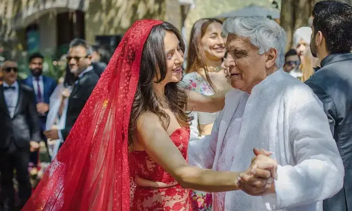 ജാവേദ് അക്തറിനൊപ്പം നൃത്തം ചെയ്ത് മരുമകൾ ഷിബാനി ദണ്ഡേക്കർ; വൈറലായി ചിത്രങ്ങൾ