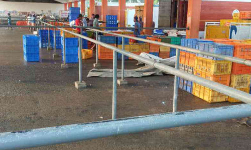 അഴീക്കൽ ഹാർബറിലെ ഇരുമ്പുവേലി മത്സ്യത്തൊഴിലാളികൾക്ക് ഭീഷണി