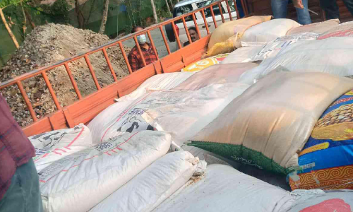 പാറപ്പൊടി ചില്ലറ വില്‍പന കേന്ദ്രത്തിൽ നിന്ന്​ 51 ചാക്ക് റേഷനരി പിടികൂടി