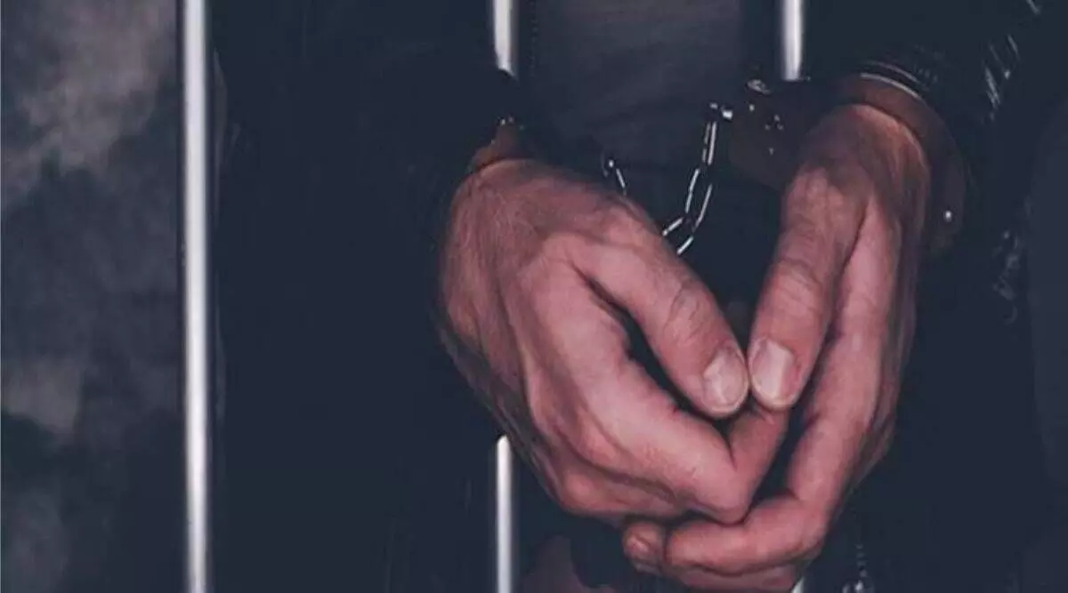 പ്രായപൂര്ത്തിയാകാത്ത പെണ്കുട്ടിയെ ബലാത്സംഗം ചെയ്ത യുവാവ് അറസ്റ്റില് പ്രായപൂര്ത്തിയാകാത്ത പെണ്കുട്ടിയെ ബലാത്സംഗം ചെയ്ത യുവാവ് അറസ്റ്റില്