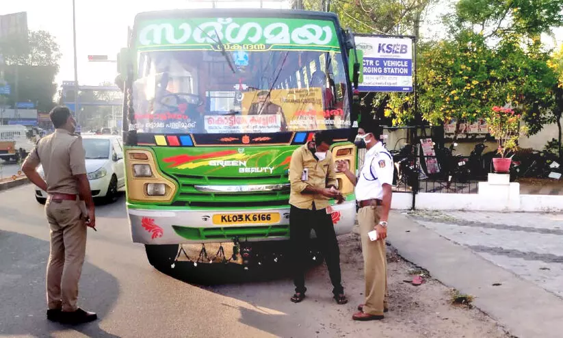 നിയമലംഘനം: 56 സ്വകാര്യ ബസുകൾക്കെതിരെ നടപടി