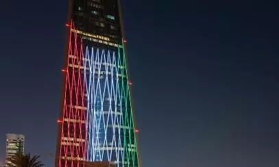 പതാകനിറത്തിലെ വെളിച്ചം രസമുള്ള രാത്രിക്കാഴ്ച; വീടുകളും കെട്ടിടങ്ങളും അലങ്കാരമയം പതാകനിറത്തിലെ വെളിച്ചം രസമുള്ള രാത്രിക്കാഴ്ച; വീടുകളും കെട്ടിടങ്ങളും അലങ്കാരമയം