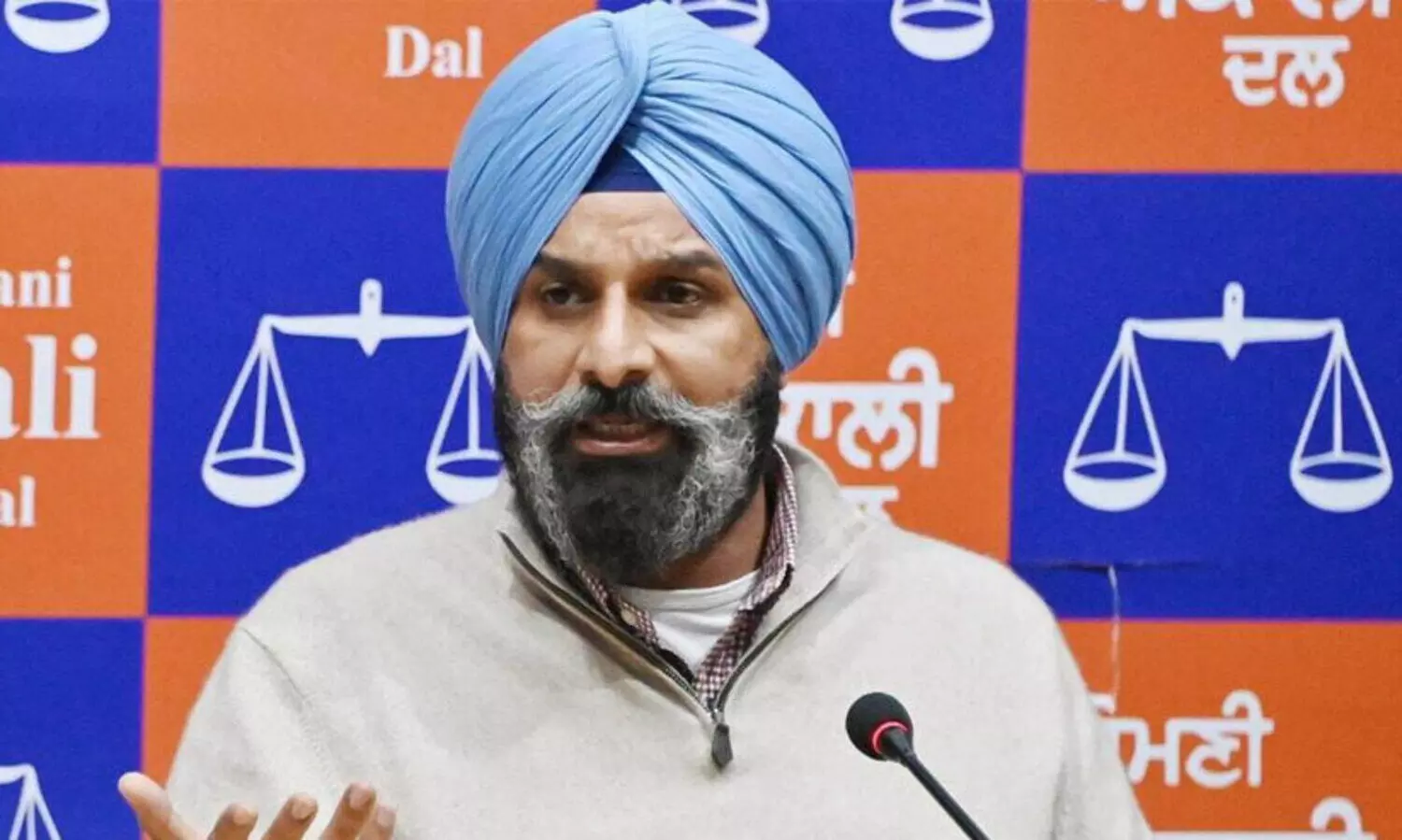 മയക്കുമരുന്ന് കേസ്: അകാലിദൾ നേതാവ് ബിക്രം സിങ് മജിതിയ കോടതിയിൽ ഹാജരായി