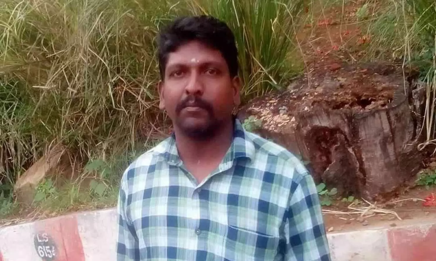 കാറിടിച്ച് ബൈക്ക് യാത്രികൻ മരിച്ചു