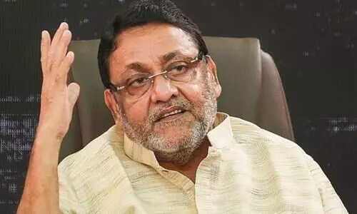 നവാബ് മാലിക്കിന്റെ അറസ്റ്റ് പടക്കം പൊട്ടിച്ച് ആഘോഷിച്ച് ബി.ജെ.പി