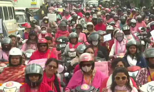 സ്ത്രീ വോട്ടർമാരെ ബോധവൽക്കരിക്കാൻ യു.പിയിൽ സ്ത്രീകളുടെ നേതൃത്വത്തിൽ പിങ്ക് റാലി