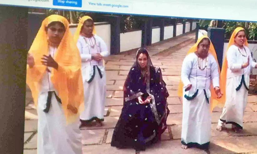 ഓൺലൈനിൽ ആടിയും പാടിയും ഭിന്നശേഷി കുട്ടികൾ ഓൺലൈനിൽ ആടിയും പാടിയും ഭിന്നശേഷി കുട്ടികൾ