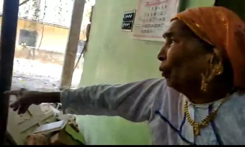 വയോധികയുടെ വീ​ട് റ​വ​ന്യൂ വ​കു​പ്പ് ത​ക​ർ​ത്തു; ​65ൽ ​പ​ട്ട​യം കി​ട്ടി​യ ഭൂമിയെന്ന് കൈച്ചുമ്മ