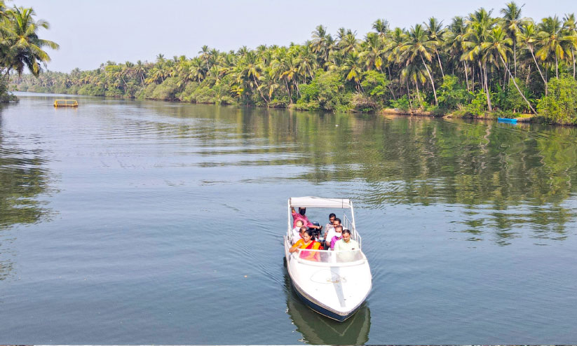 അഴുക്കിൽനിന്ന് അഴകിലേക്ക് അഞ്ചരക്കണ്ടിപ്പുഴ അഴുക്കിൽനിന്ന് അഴകിലേക്ക് അഞ്ചരക്കണ്ടിപ്പുഴ