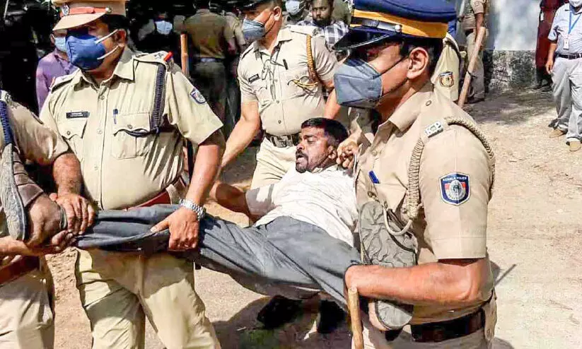 കെ-റെയിൽ സർവേക്കല്ല് സ്ഥാപിക്കൽ; ചമ്പന്നൂരില്‍ സംഘർഷം