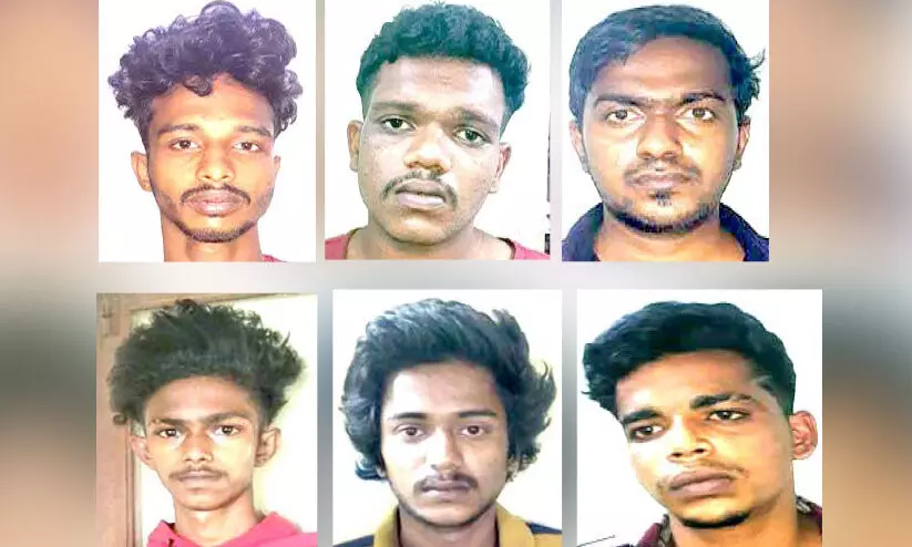 വഴിയാത്രികരെ ആക്രമിച്ച് മൊബൈലും പണവും കവരുന്ന സംഘം പിടിയിൽ