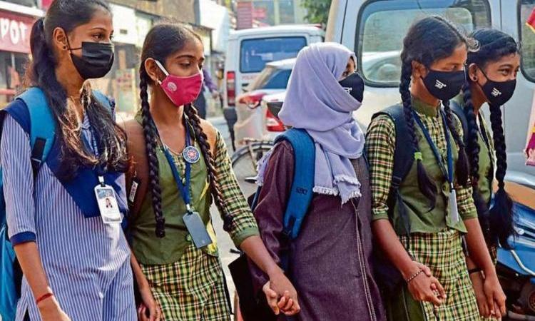 നിരാശയുടെ നടുവിലും പ്രതീക്ഷയോടെ എടുത്ത ചിത്രം; ഹിജാബ് വൈറൽ ചിത്രം എടുത്ത ഫോട്ടോഗ്രാഫർ പറയുന്നു നിരാശയുടെ നടുവിലും പ്രതീക്ഷയോടെ എടുത്ത ചിത്രം; ഹിജാബ് വൈറൽ ചിത്രം എടുത്ത ഫോട്ടോഗ്രാഫർ പറയുന്നു