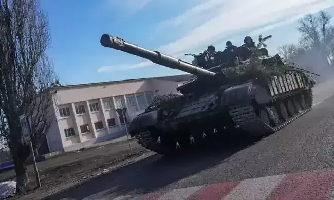 യുക്രെയ്ൻ പ്രസിഡന്റ് ഭൂഗർഭ അറയിൽ; ആയുധം താഴെവെച്ചാൽ ചർച്ചക്ക് തയ്യാറെന്ന് റഷ്യ യുക്രെയ്ൻ പ്രസിഡന്റ് ഭൂഗർഭ അറയിൽ; ആയുധം താഴെവെച്ചാൽ ചർച്ചക്ക് തയ്യാറെന്ന് റഷ്യ