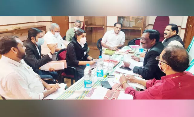 എയർപോർട്ടിലെ തെറ്റായ കോവിഡ് റിസൽറ്റ്: പ്രവാസി കമീഷൻ തെളിവെടുത്തു എയർപോർട്ടിലെ തെറ്റായ കോവിഡ് റിസൽറ്റ്: പ്രവാസി കമീഷൻ തെളിവെടുത്തു