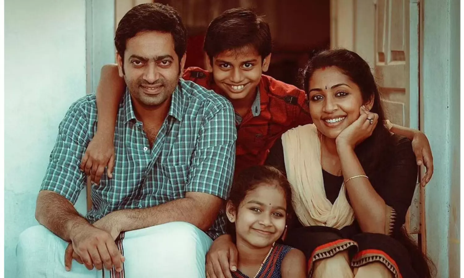 നവ്യാ നായരുടെ തിരിച്ചുവരവ്; ഒരുത്തീയുടെ രസകരമായ ടീസർ പുറത്തിറങ്ങി