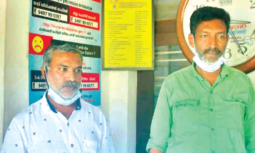 മാ​ല മോ​ഷ്ടാ​ക്ക​ൾ പി​ടി​യി​ൽ