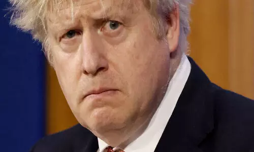 റഷ്യക്കെതിരെ ഉപരോധമേർപ്പെടുത്തി ബ്രിട്ടൻ; പിന്നാലെ കാനഡയും