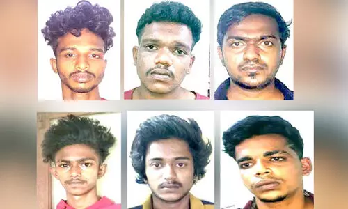 വഴിയാത്രികരെ ആക്രമിച്ച് മൊബൈലും പണവും കവരുന്ന സംഘം പിടിയിൽ